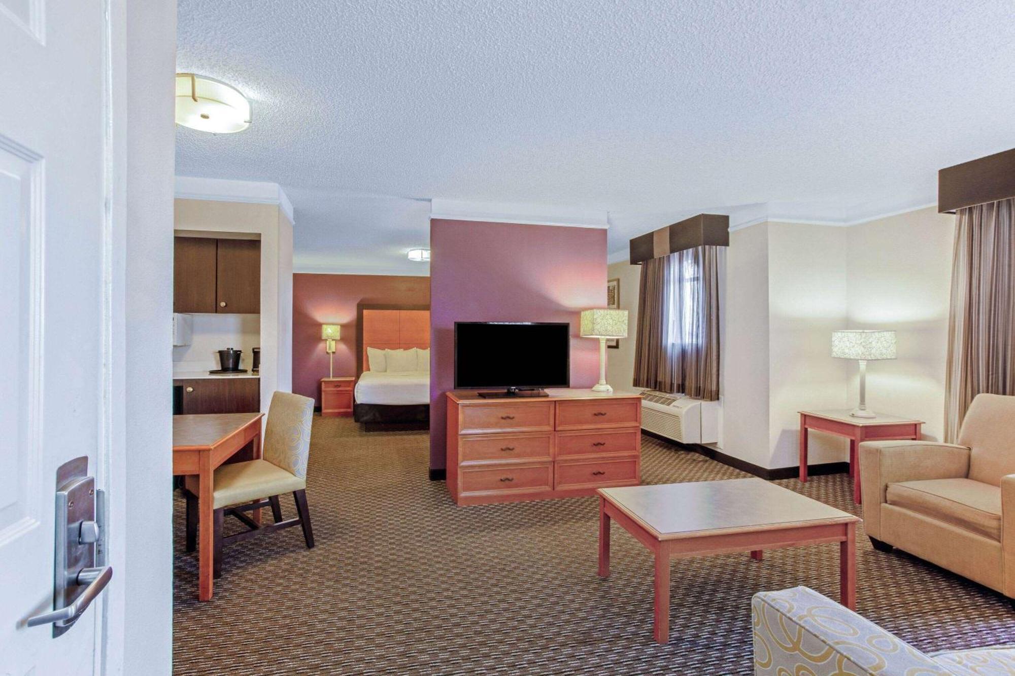 La Quinta Inn By Wyndham And Conference Center San Angelo Exterior photo