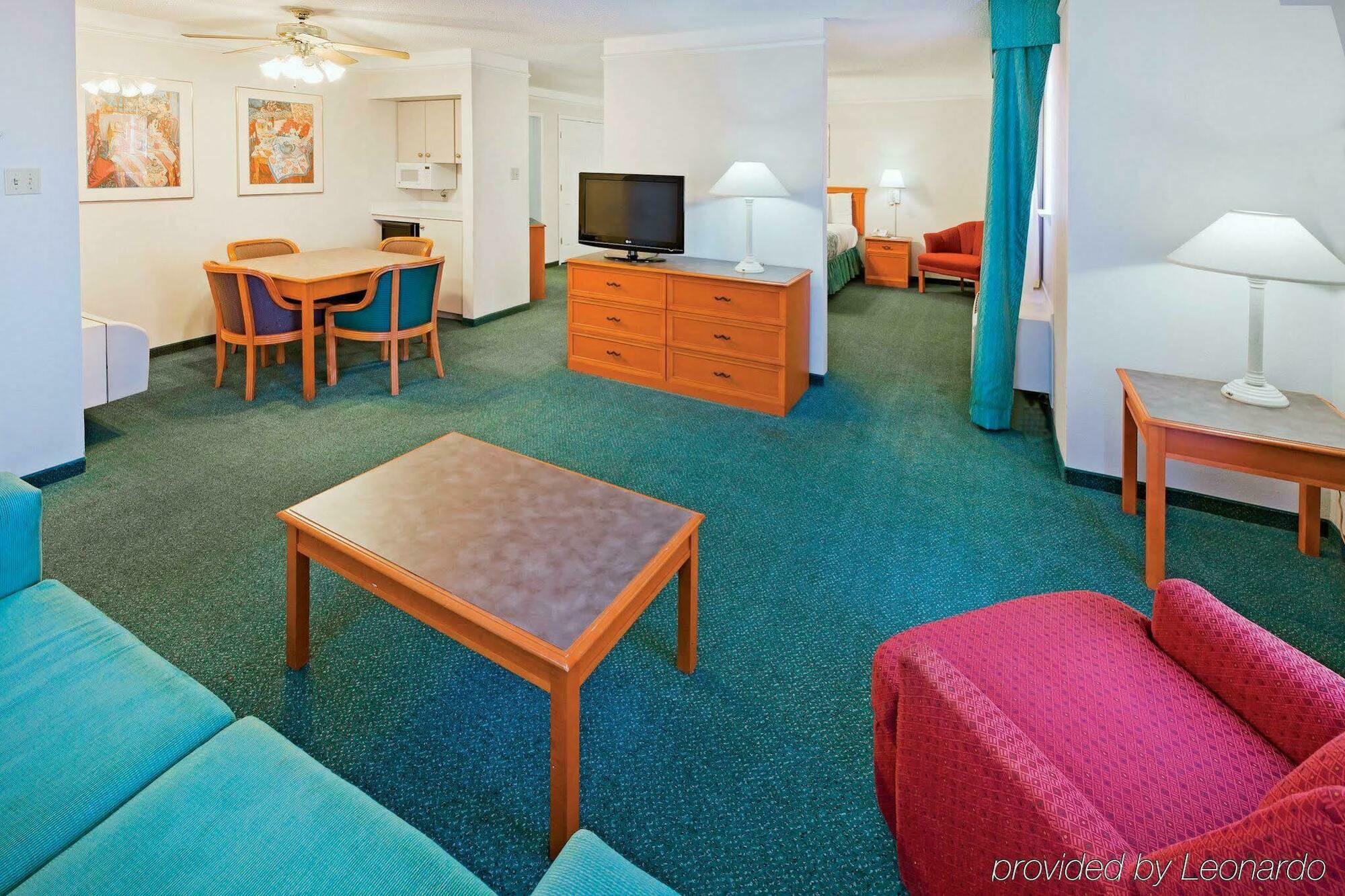 La Quinta Inn By Wyndham And Conference Center San Angelo Exterior photo